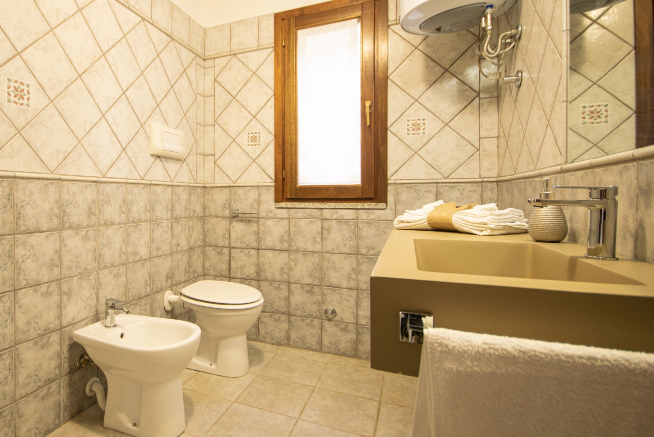 [Veranda con Jacuzzi & BBQ]1 minuto dalla Spiaggia — appartamento a Siniscola